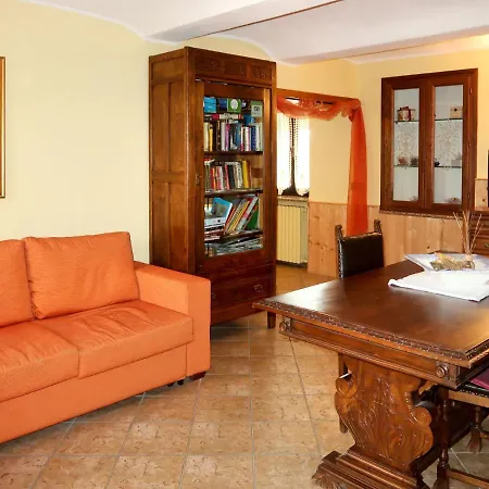 Locazione Turistica Al Mobile Antico Apartmán *